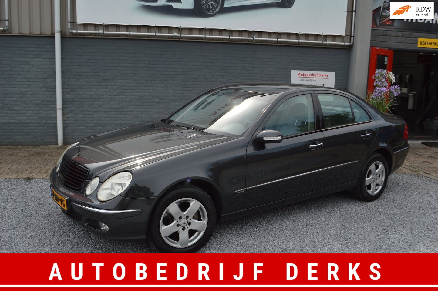Mercedes-Benz E-klasse - 320 Avantgarde Automaat | Leer | Navi | Airco | Xenon | PDC - AutoWereld.nl