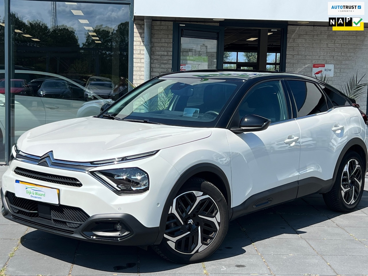 Citroën C4 - 1.2 Puretech Shine - AUTOMAAT - PANO - LEDER - HUD - ACC - CAMERA - AutoWereld.nl