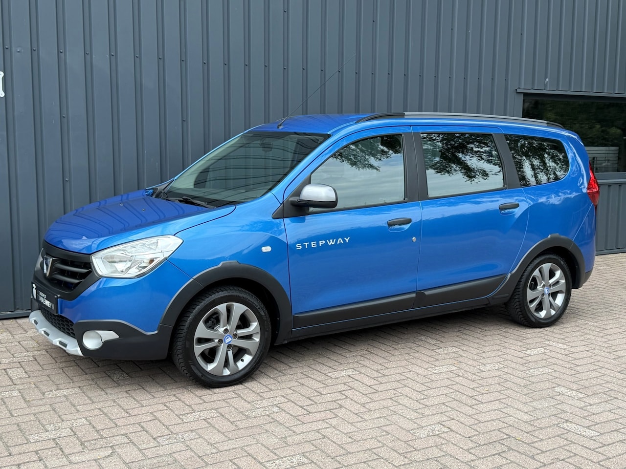 Dacia Lodgy - 1.2 TCe Stepway 7-PERSOONS!/ONDERHOUDEN!/NW APK!/ - AutoWereld.nl