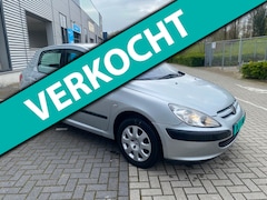Peugeot 307 - 1.6-16V XT AUTOMAAT ?? 5 deurs topstaat distributie is vervangen ?? apk gekeurd trekhaak,