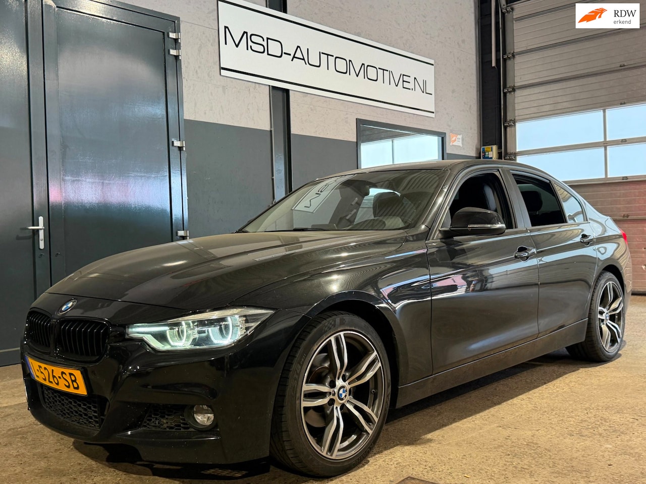 BMW 3-serie - 318i Luxury LEES TEKST - AutoWereld.nl