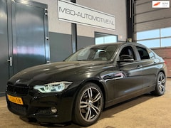 BMW 3-serie - 318i Luxury LEES TEKST