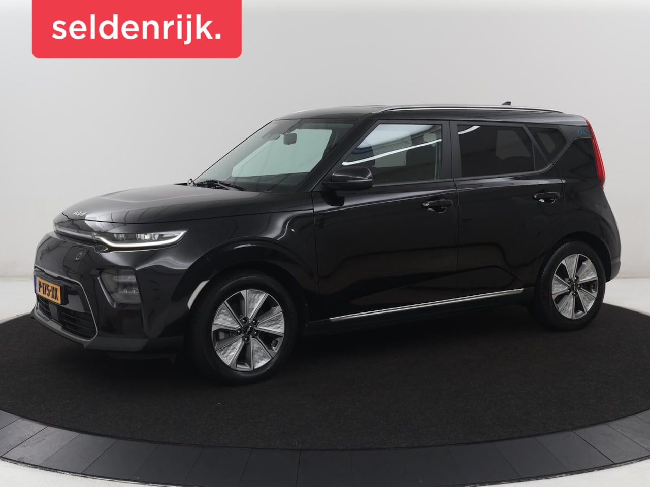 Kia e-Soul - DynamicLine 64 kWh | SOH 97,5% | Cruise control | Carplay | Park assist | Camera | Climate - AutoWereld.nl