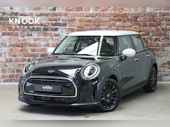 MINI Cooper - Hatchback Camden Edition Automaat 5 deurs / Navigatiesysteem / DAB-Tuner / Bluetooth / Dri