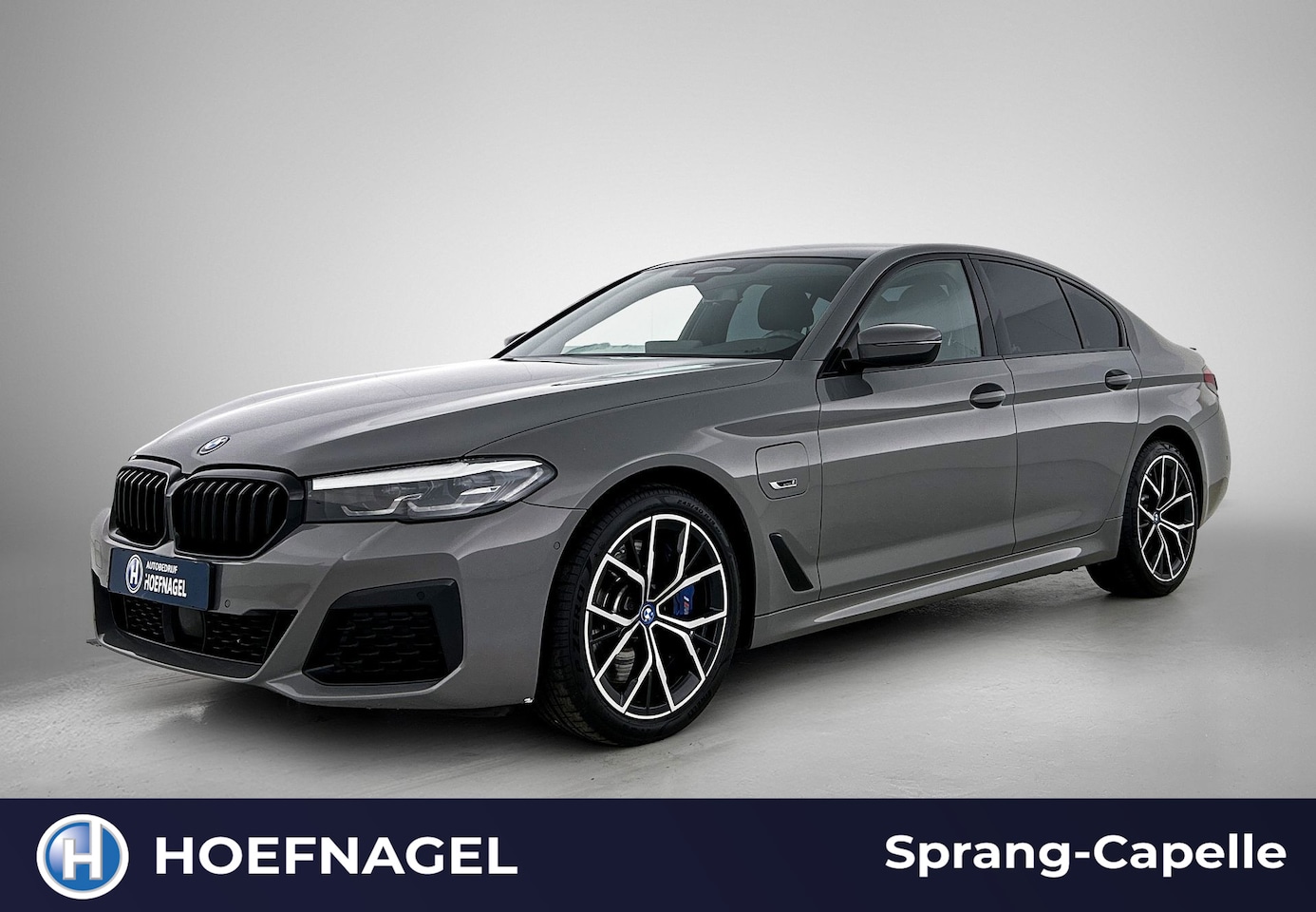 BMW 5-serie - 545e xDrive M Sport | Camera | Adaptive Cruise | Stoelverwarming | - AutoWereld.nl