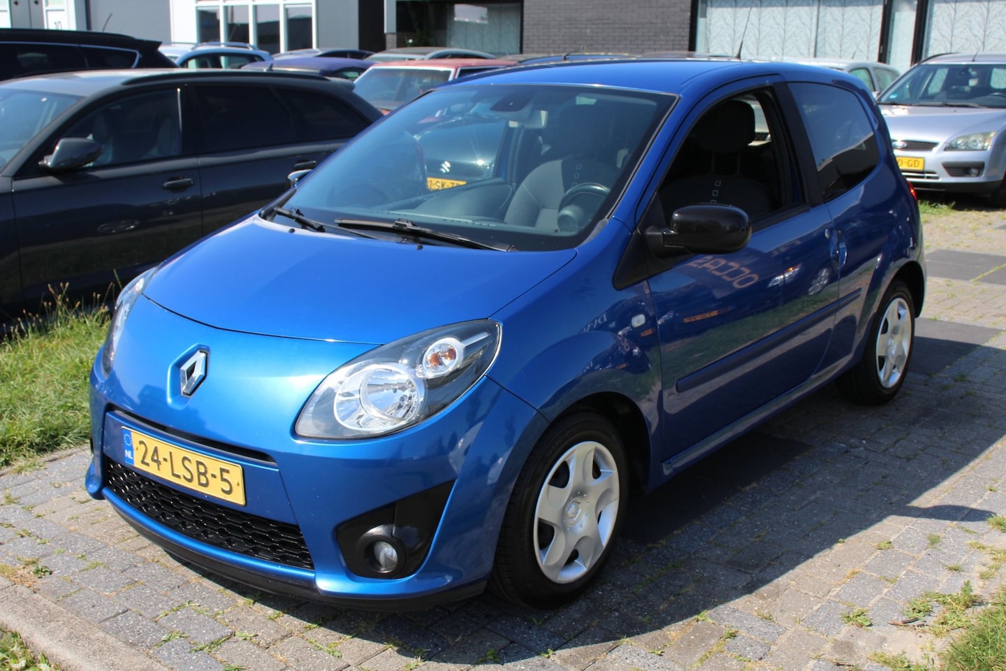 Renault Twingo - 1.2-16V Dynamique Airco Cruise Elec pakket NAP APK 2027 - AutoWereld.nl