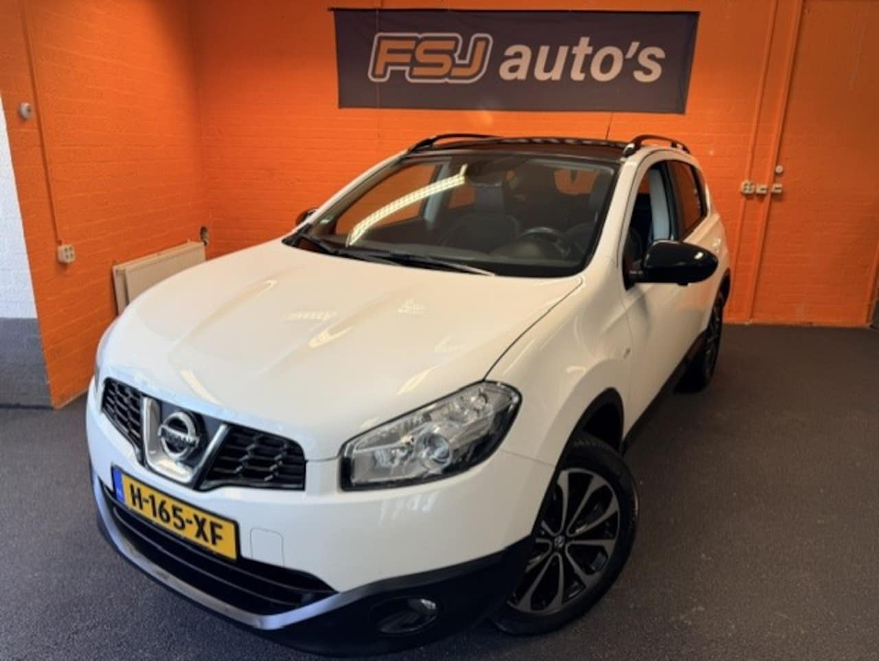 Nissan Qashqai - 1.6 / TECH VIEW / PANO / NAVI / CAMERA!! - AutoWereld.nl