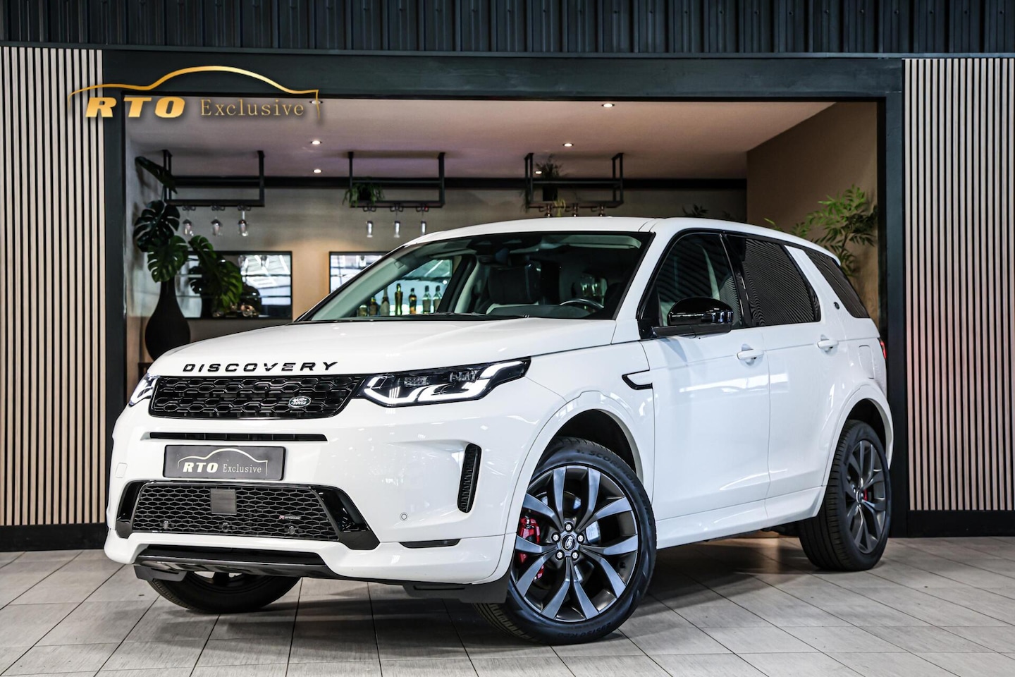 Land Rover Discovery Sport - P300e 1.5 R-Dynamic HSE PANO TREKHAAK HEAD UP. - AutoWereld.nl