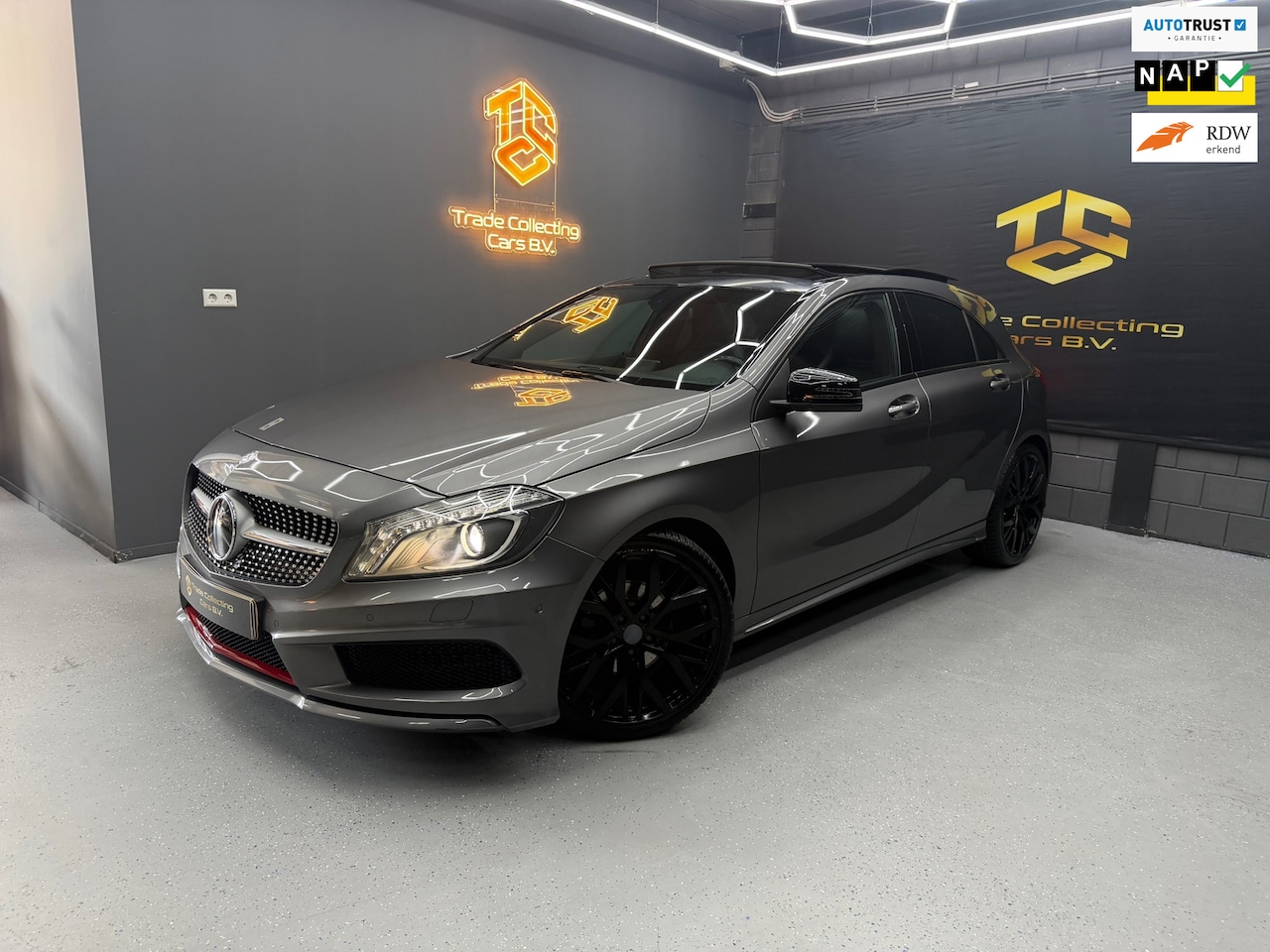 Mercedes-Benz A-klasse - 180 AMG Night PAKKET INTRIEUR EXTRIEUR-PANO-CRUISECONTROL-USB - AutoWereld.nl