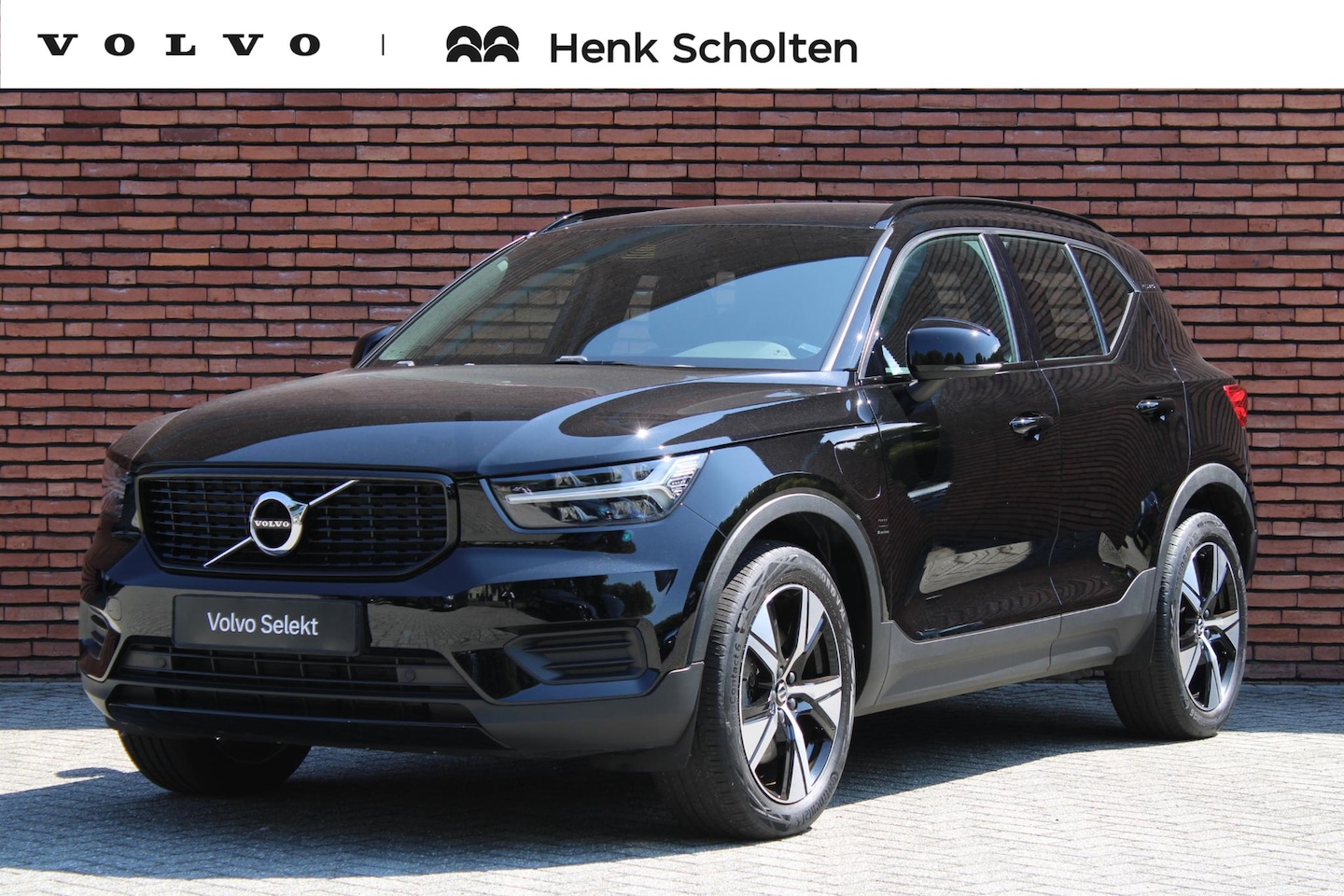 Volvo XC40 - T4 Recharge R-Design | Verwarmbare voorstoelen en stuurwiel | Apple Carplay/Android auto | - AutoWereld.nl
