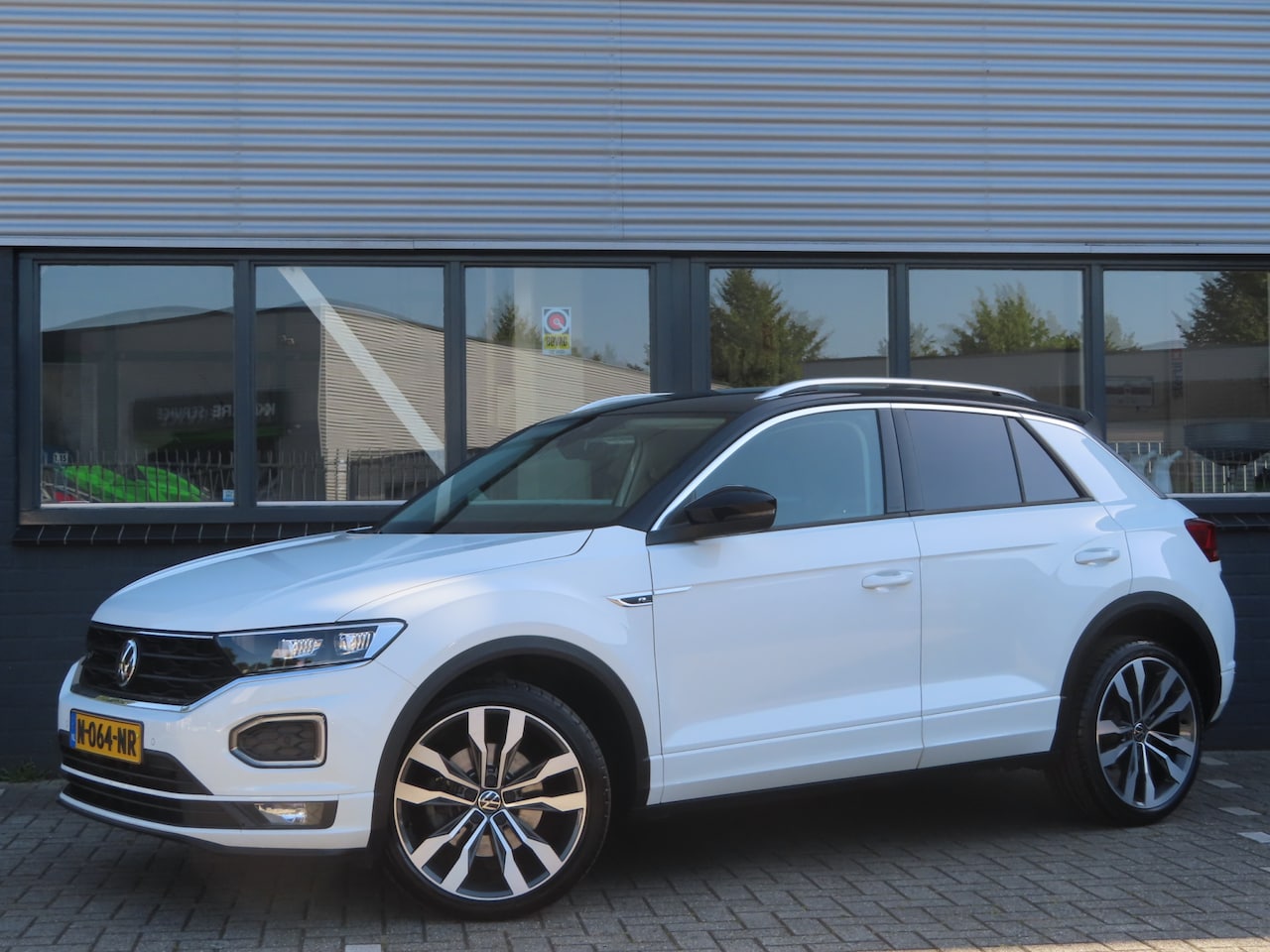 Volkswagen T-Roc - 1.5 TSI Sport Business R-line DSG | camera | stoelverwarming | adaptive cruise - AutoWereld.nl