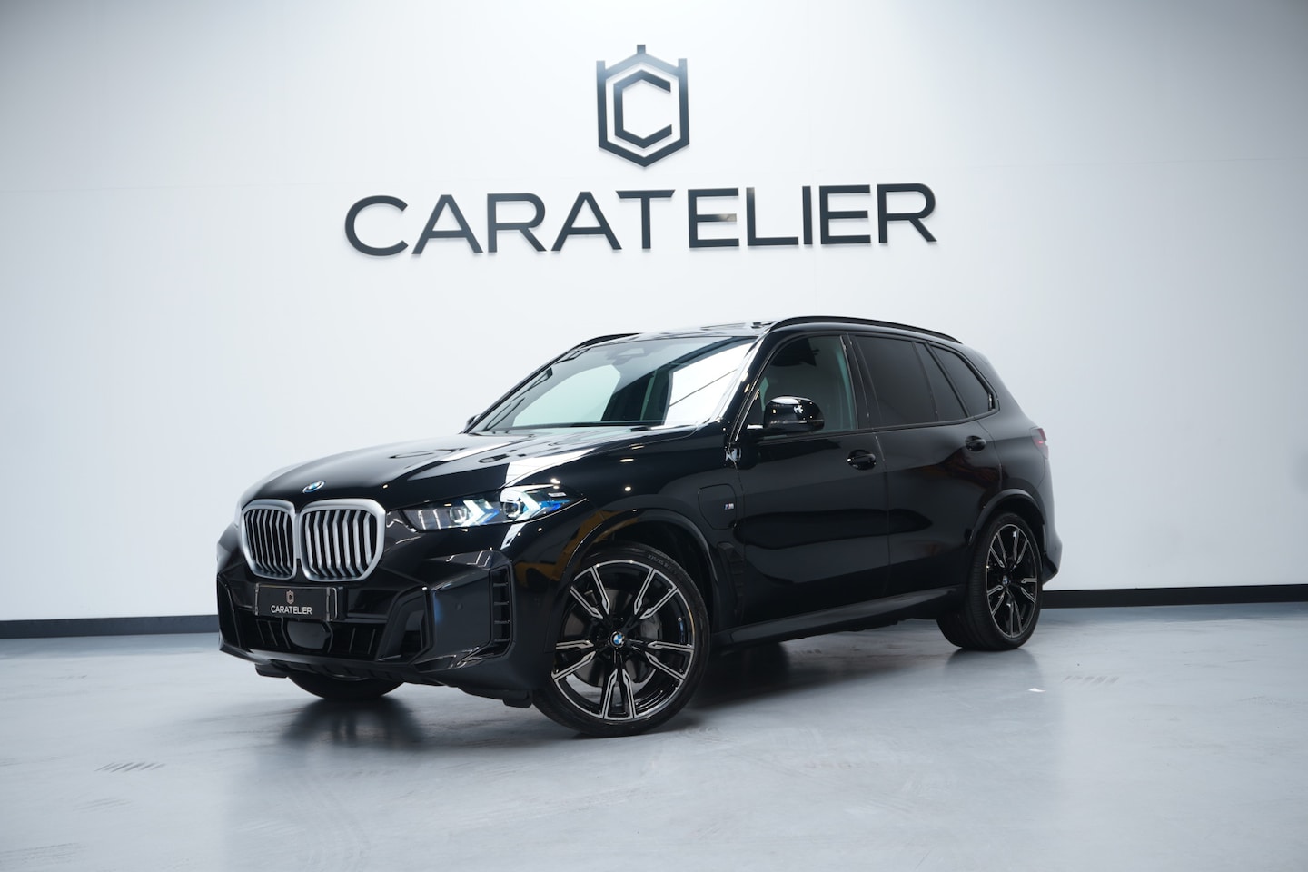 BMW X5 - xDrive50e / M-Sport / Panorama / 22'' Velgen - AutoWereld.nl
