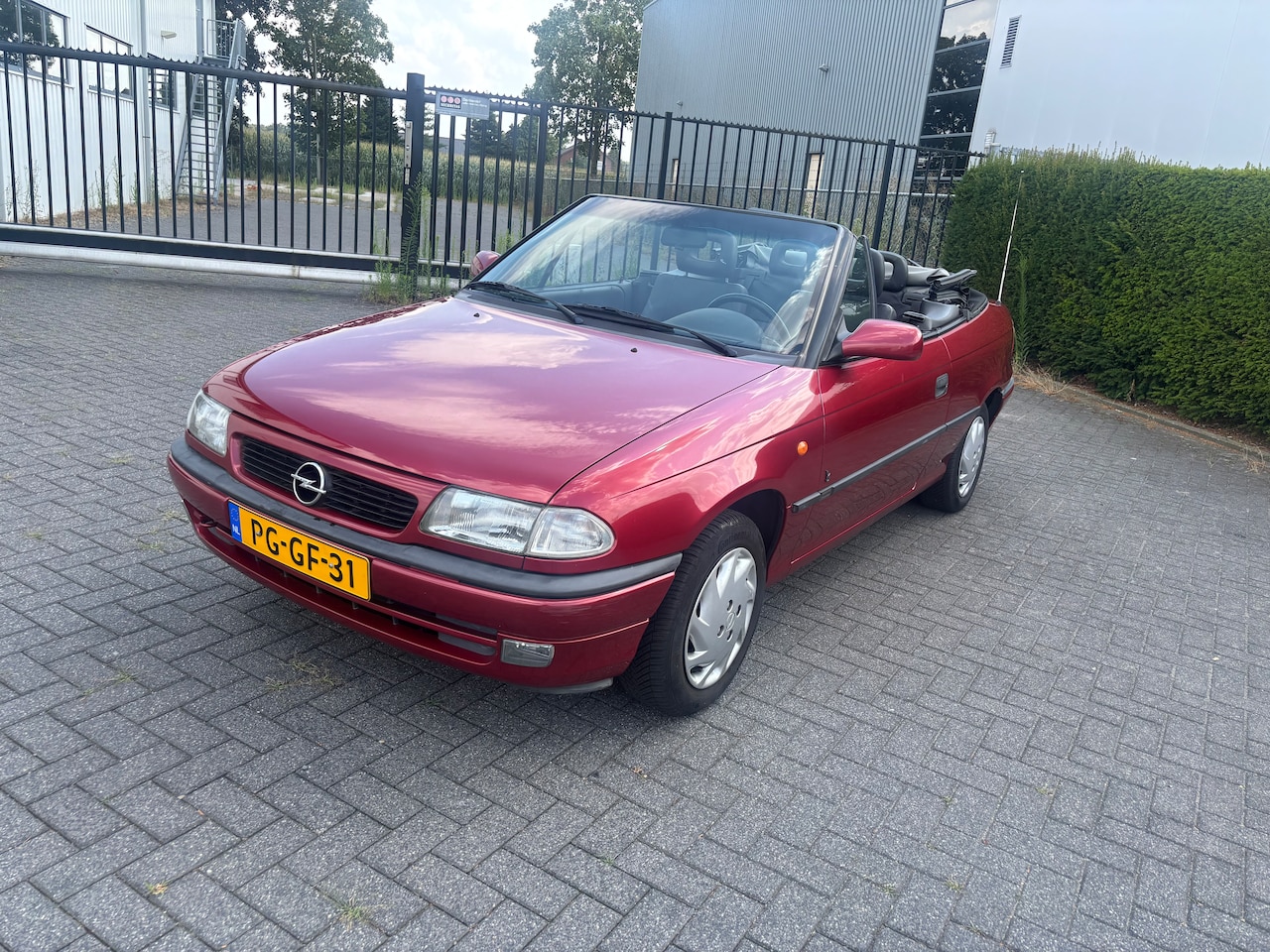 Opel Astra Cabriolet - 1.6i Comfort Luxe uitvoering met leren sportstoelen met stoelverwarming, van 1e eigenaar, origineel Ned - AutoWereld.nl