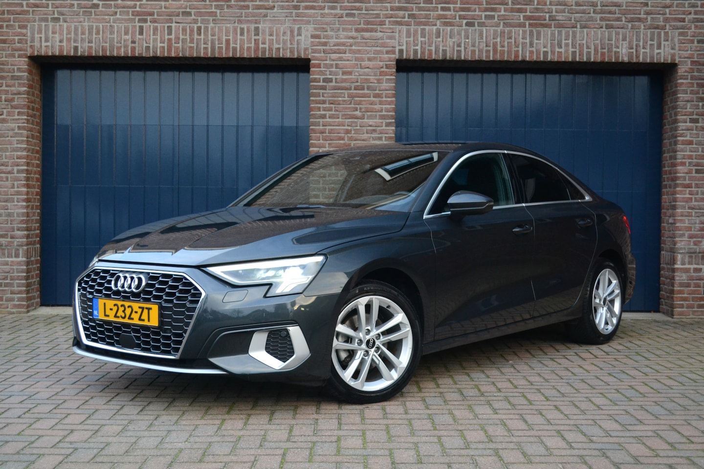Audi A3 Limousine - 30 TFSI S-Tronic Advanced Sport edition | Trekhaak | Virtual | LED | Carplay/Android Auto - AutoWereld.nl
