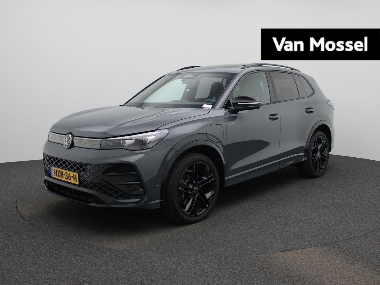 Volkswagen Tiguan - 1.5 eHybrid R-Line Edition 204 PK| Origineel Nederlands | 1e Eigenaar | Panoramadak | Navi - AutoWereld.nl