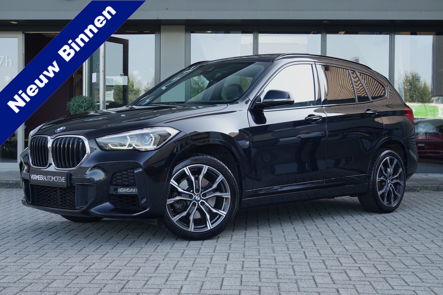 BMW X1 - xDrive20i High Executive M Sport | Panoramadak | Leder | VOL | - AutoWereld.nl