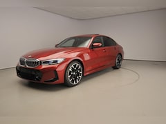 BMW 3-serie - Sedan 320i M Sport | Comfort Pack | Trekhaak | Showroom Selection