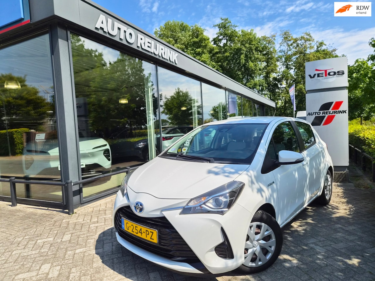Toyota Yaris - 1.5 Hybrid Active/NAVI/CAMERA/TREKHAAK/4 SEIZOENENBANDEN/CRUISE - AutoWereld.nl