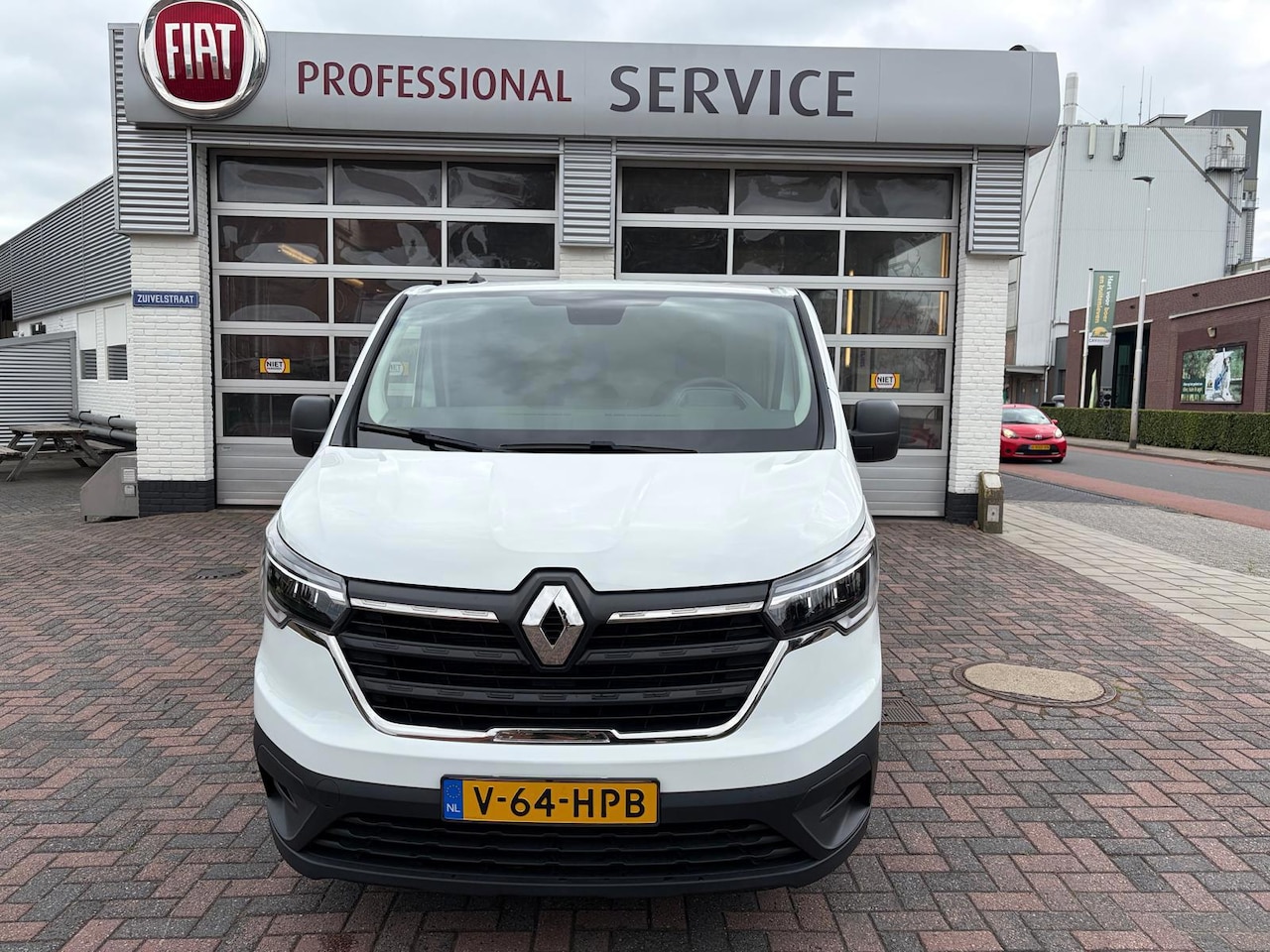 Renault Trafic - 2.0 dCi 130 T30 L2H1 Comfort - AutoWereld.nl