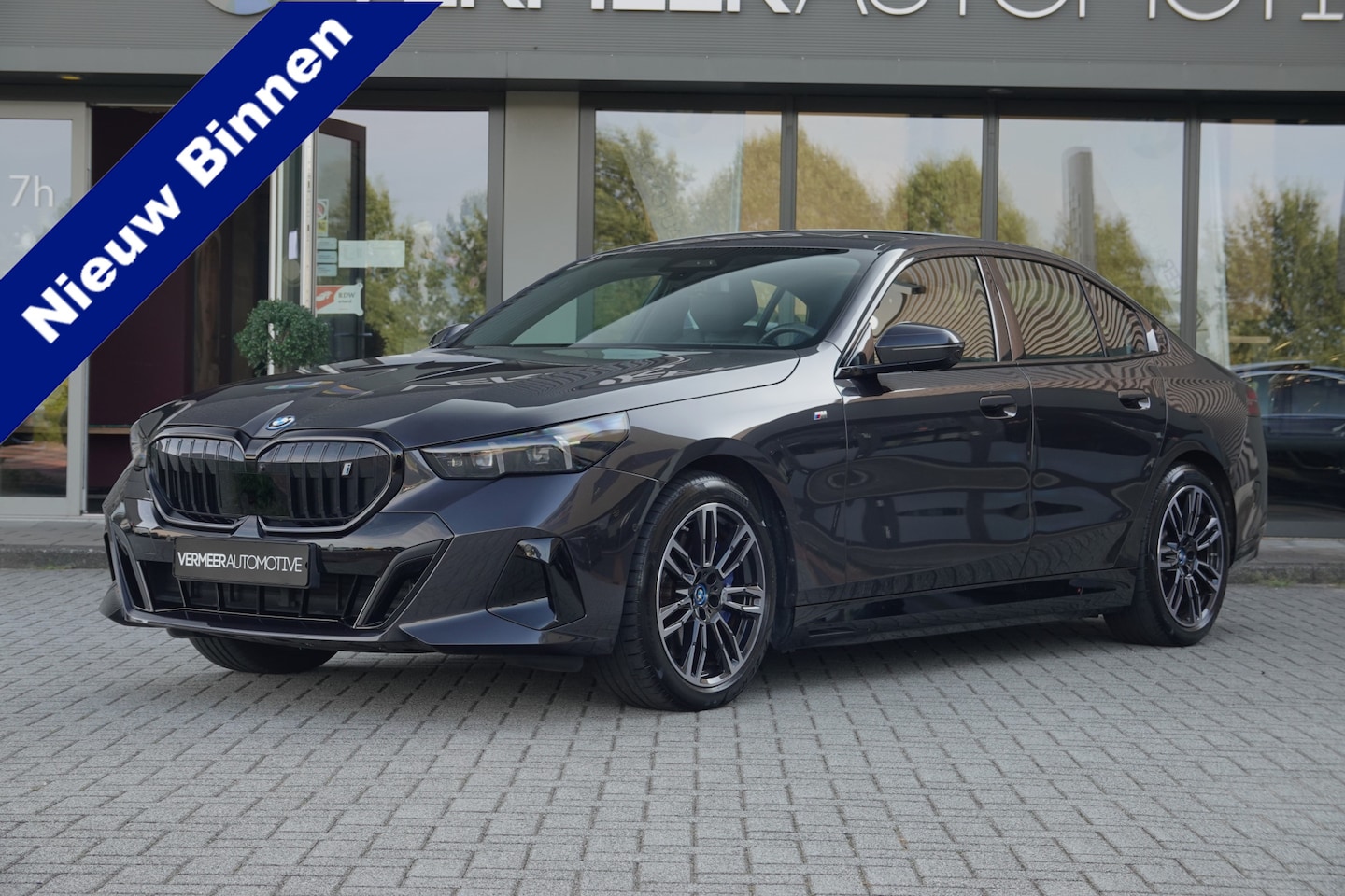 BMW i5 - eDrive40 84 kWh | M Sport Pro | BTW | Leder | Black Pack | Iconic Glow Grile | - AutoWereld.nl