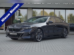 BMW i5 - eDrive40 84 kWh | M Sport Pro | BTW | Leder | Black Pack | Iconic Glow Grile |