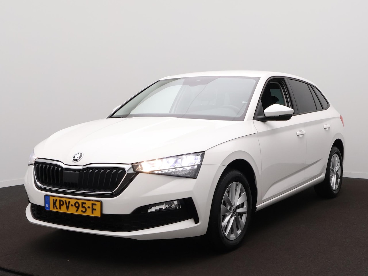 Skoda Scala - 1.0 TSI Ambition Automaat | PDC | Clima | Cruise | - AutoWereld.nl