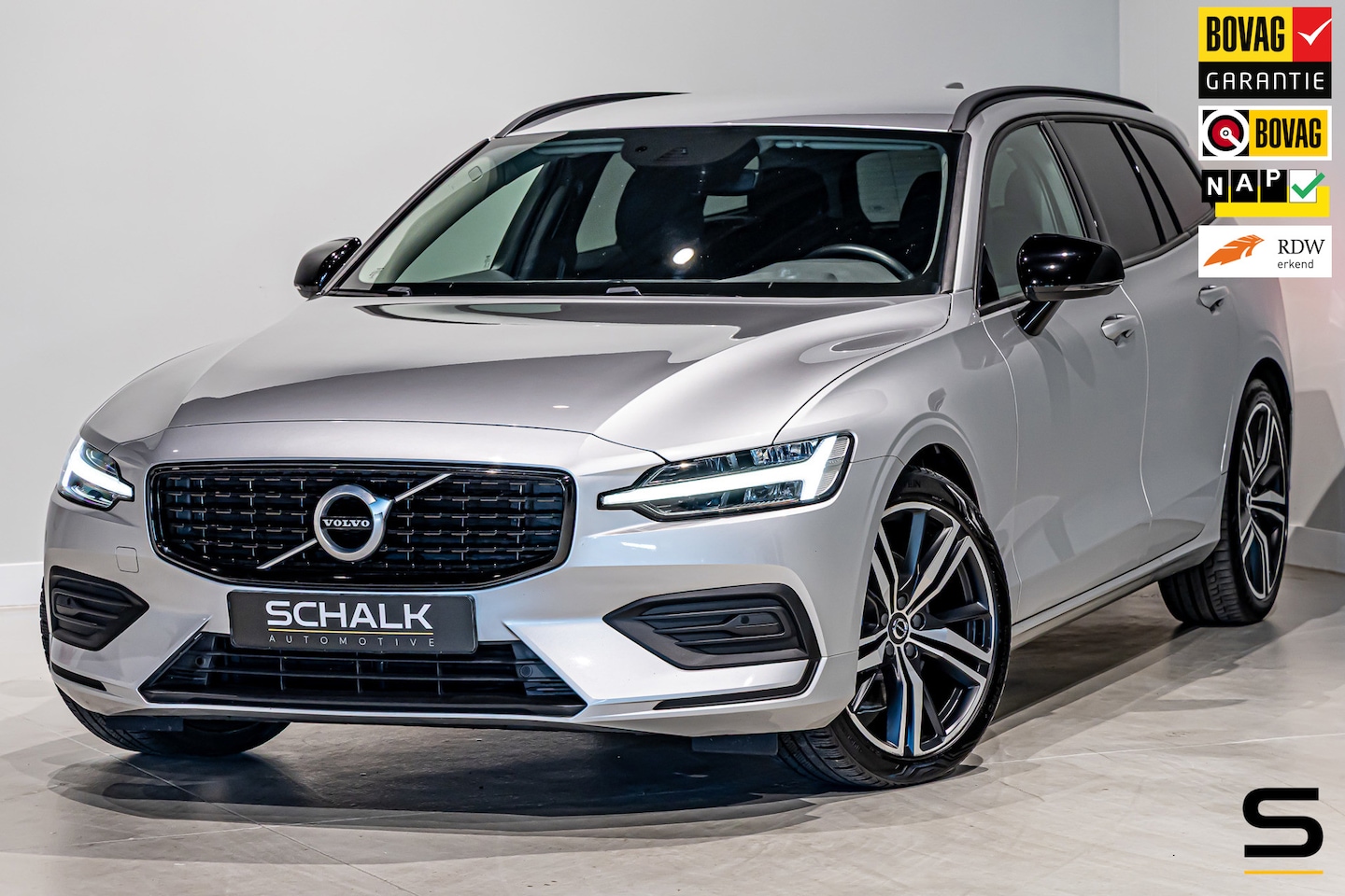 Volvo V60 - 2.0 B3 Momentum Advantage|NAP|E-trekhaak|BTW Auto - AutoWereld.nl