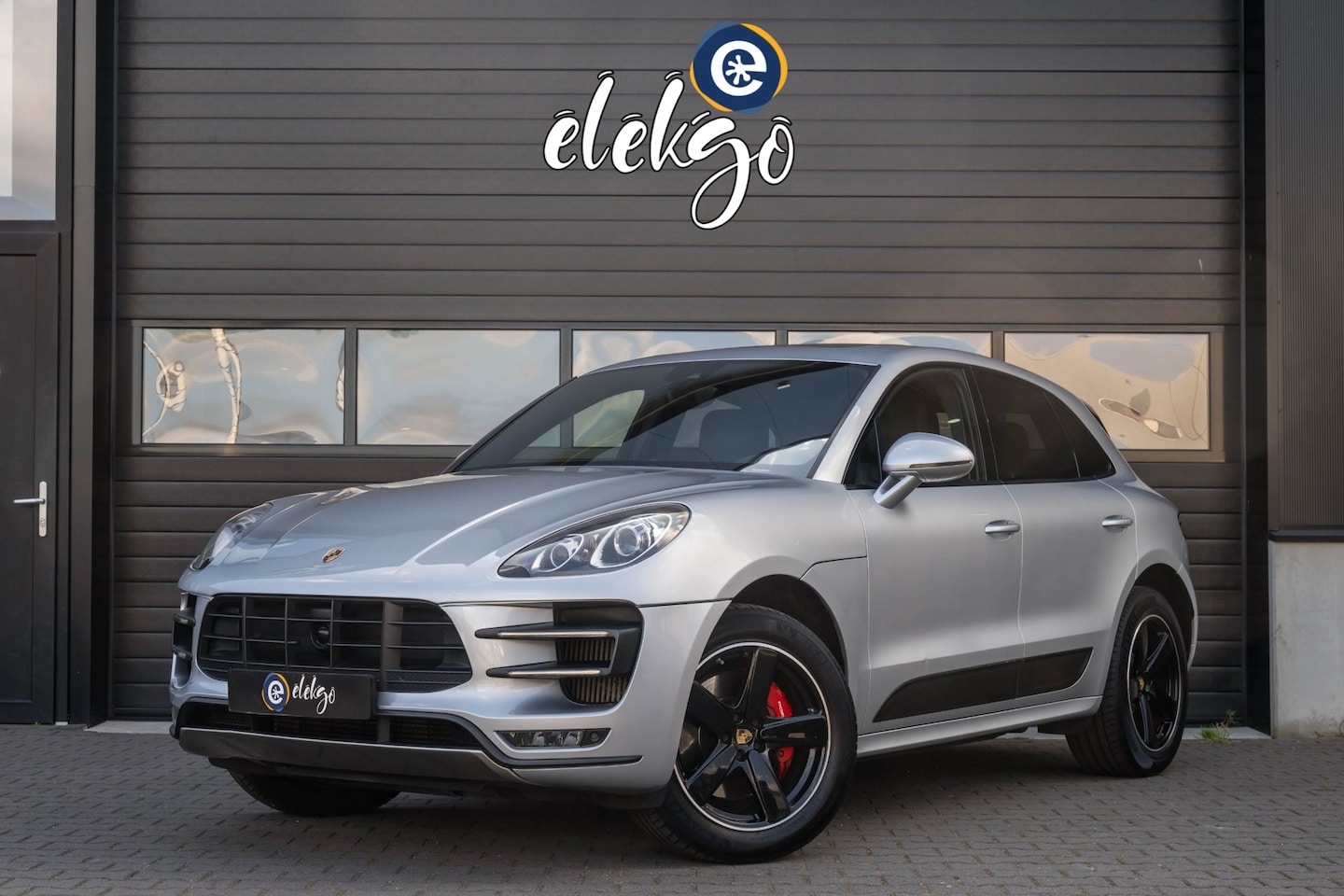 Porsche Macan - 3.6 Turbo 400PK|PANO|Luchtvering|Sport-Chrono|Trekhaak - AutoWereld.nl