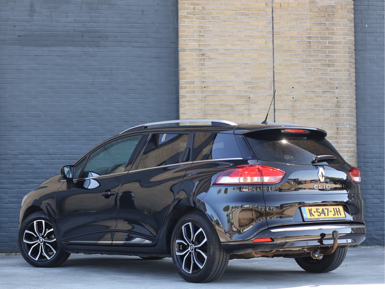 Renault Clio Estate - 0.9 TCe Intens | Keyless | CarPlay | Trekhaak | Navi - AutoWereld.nl