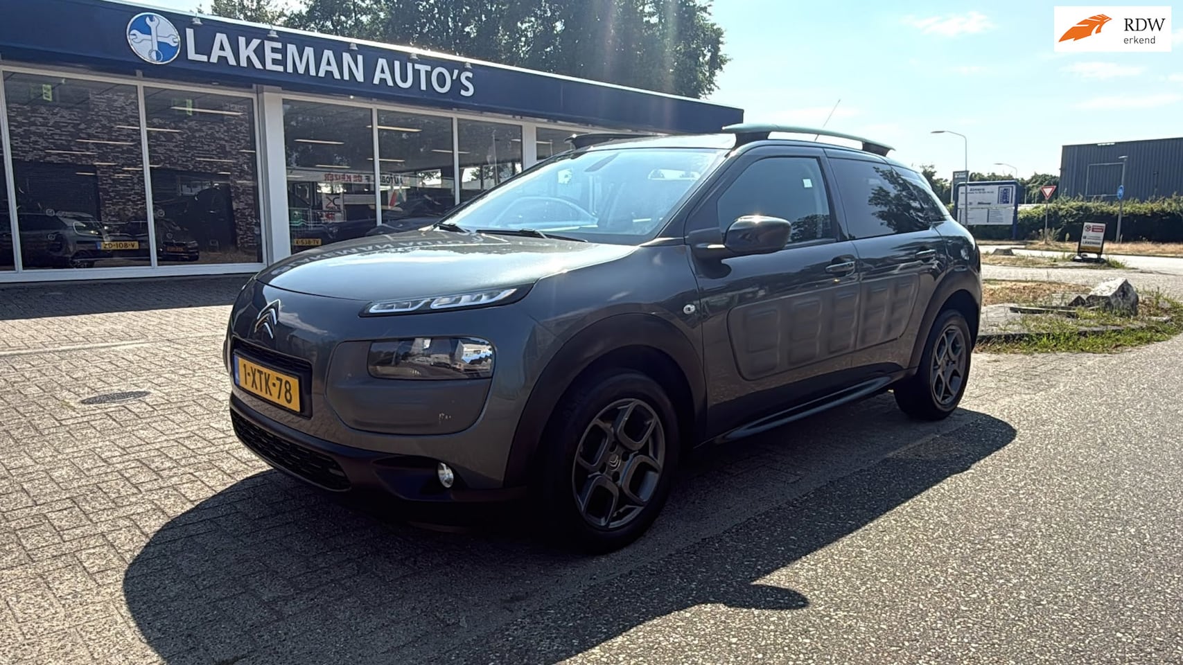 Citroën C4 Cactus - 1.2 e-VTi Shine Pano Navi Automaat Greyline Huurkoop Inruil APK Garantie - AutoWereld.nl
