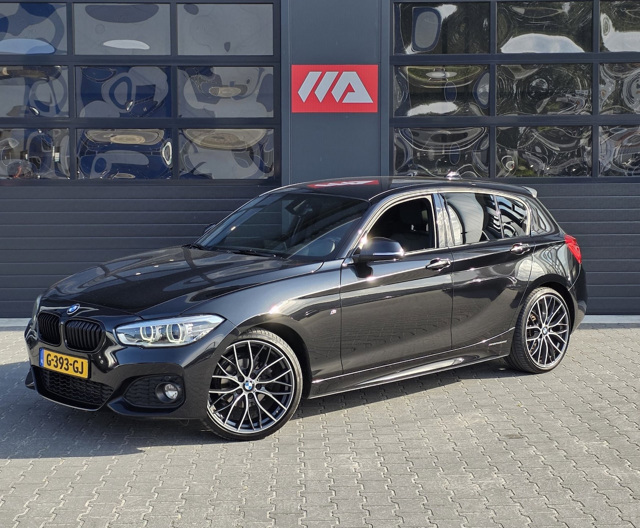 BMW 1-serie - 118i M Sport Edition| LEDER | STOELVERWARMING | 19 INCH | PDC | NAVI - AutoWereld.nl