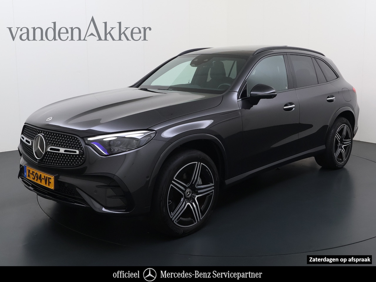Mercedes-Benz GLC-klasse - 300e AMG // Panorama dak // Trekhaak // Burmester // Headup // Memory Stoelen // Distronic - AutoWereld.nl