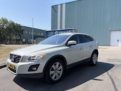 Volvo XC60 - 3.0 T6 AWD Momentum 4X4 Automaat 320 PK. Onverwoestbare auto met slechts 151.000 KM Alle k
