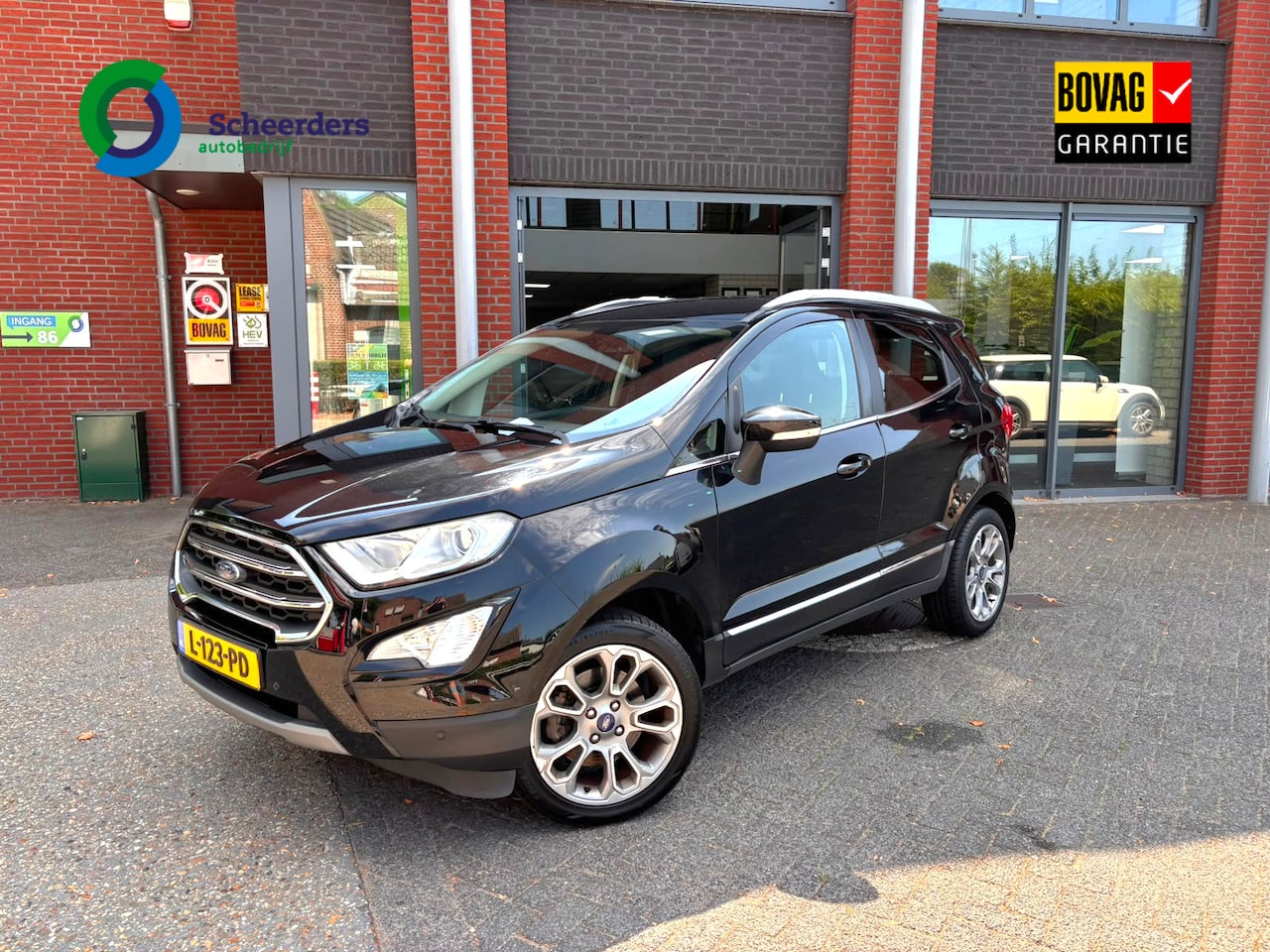 Ford EcoSport - 1.0 EcoBoost ST-Line Black 1.0 EcoBoost ST-Line Black,Camera,Trekhaak,Leder, 1 jaar garantie - AutoWereld.nl