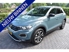 Volkswagen T-Roc - 1.5 TSI Sport Business-R PANO, TREKH., NIEUWSTAAT