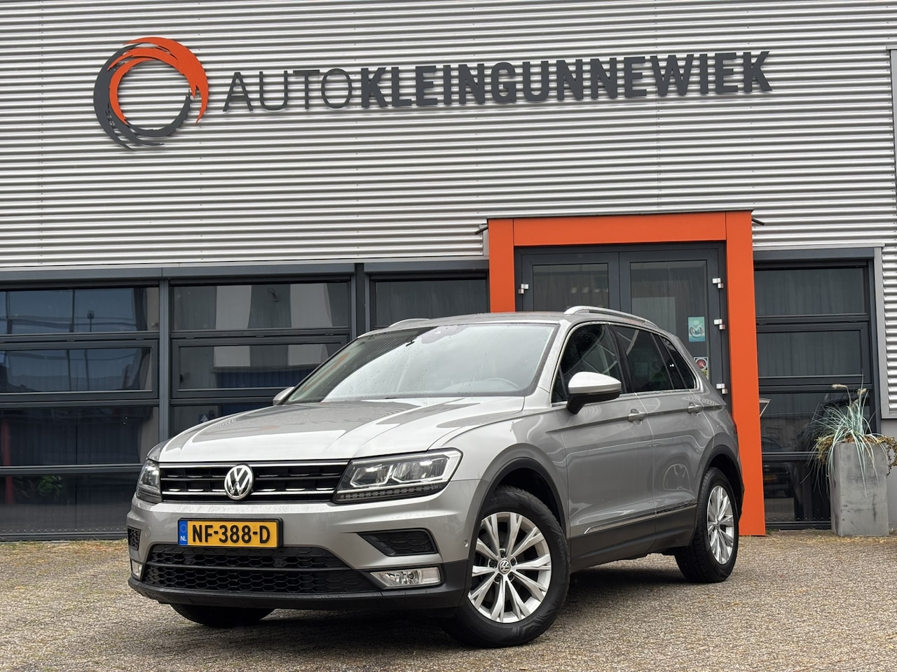 Volkswagen Tiguan - 1.4 TSI Connected Series / NL auto / Camera / Navi / Trekhaak / Allseason Banden / - AutoWereld.nl