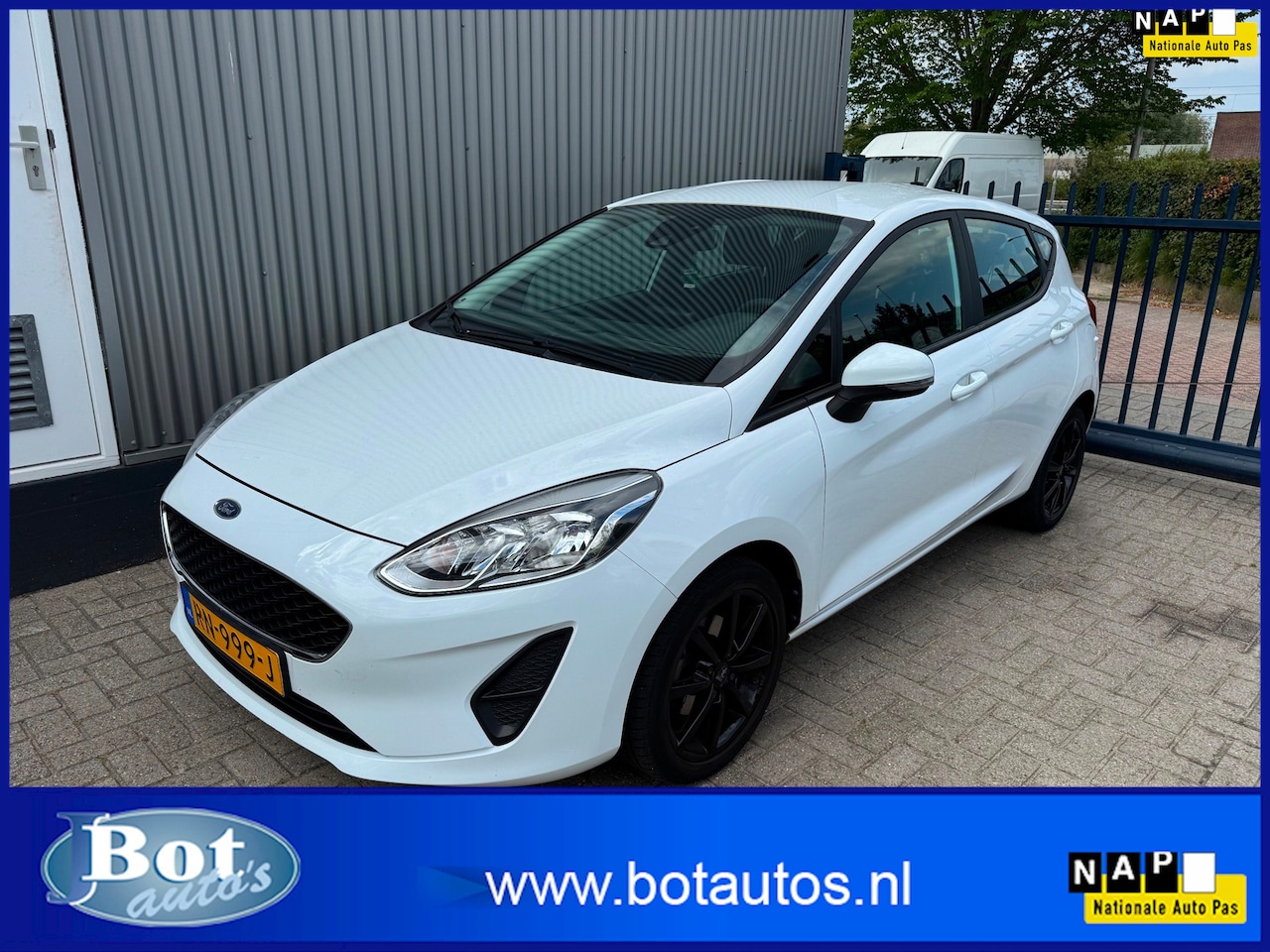 Ford Fiesta - 1.1 Trend AIRCO / NAVI / PARKEERSNSOREN / LMV - AutoWereld.nl