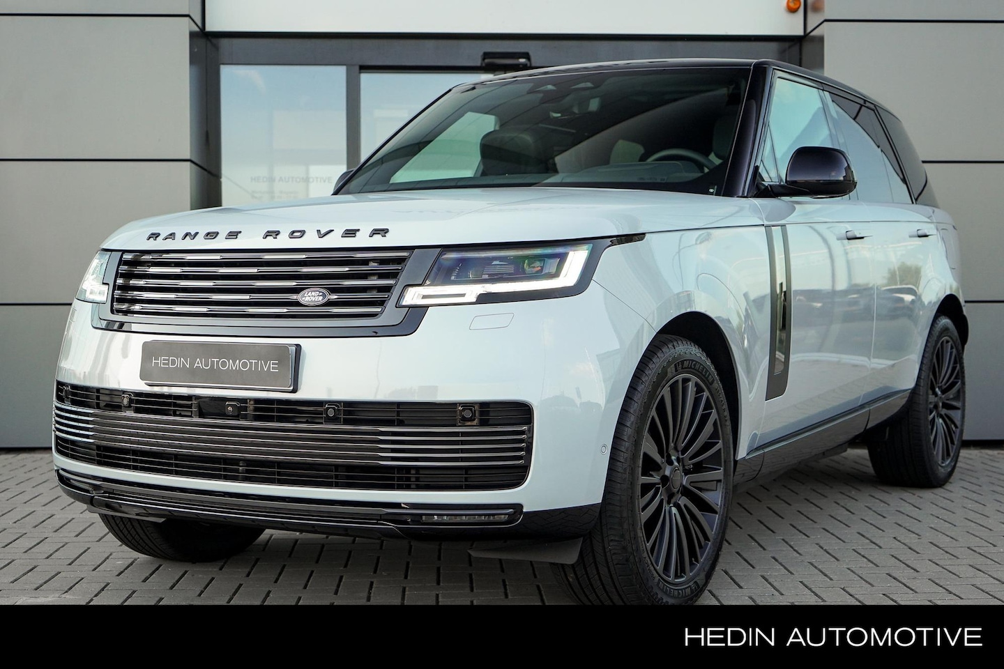 Land Rover Range Rover - P550e SV l Ethereal Frost SV l Intrepid l Rear Seat Ent. l Towing Pack - AutoWereld.nl