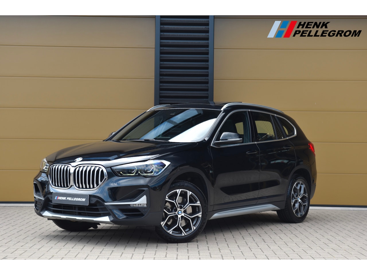 BMW X1 - sDrive20i VDL Nedcar Edition * Achteruitrijcamera * Trekhaak * panoramadak * Head-up * Dea - AutoWereld.nl