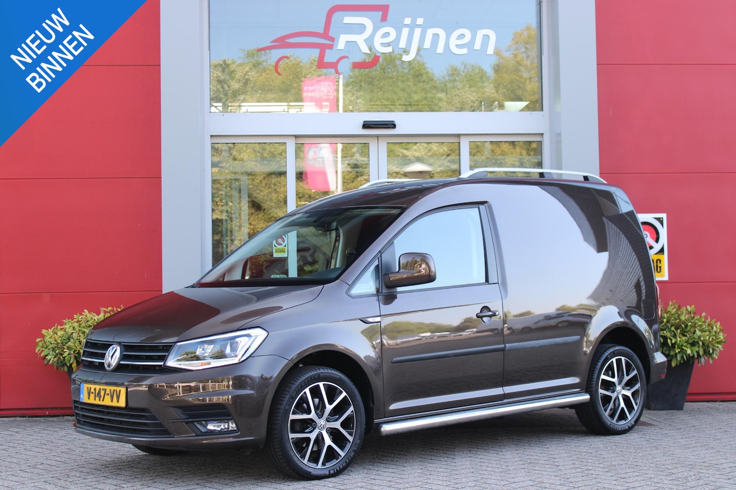 Volkswagen Caddy - 2.0 TDI L1H1 BMT EXCLUSIVE EDITION | TREKHAAK | VOLLEDIG LEDEREN BEKLEDING | SIDE BARS | N - AutoWereld.nl