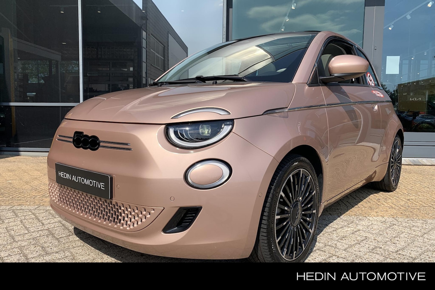 Fiat 500e - 3+1 La Prima 42 kWh | Panoramadak | Navigatie | Camera | Leder | Climate control | Adapt. - AutoWereld.nl