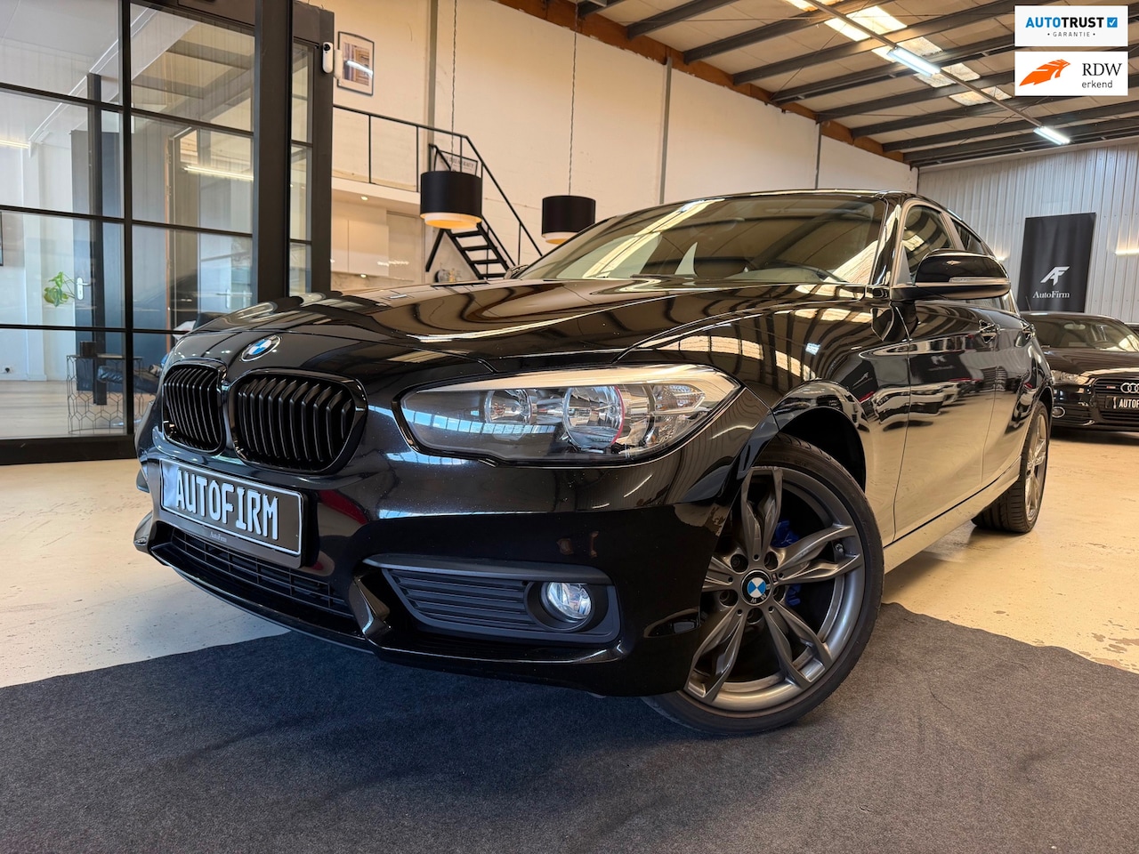 BMW 1-serie - 118i Dealer Onderhouden garantie Mogelijk 18'LM Mgril Parkeersensoren Stoelverwarming - AutoWereld.nl