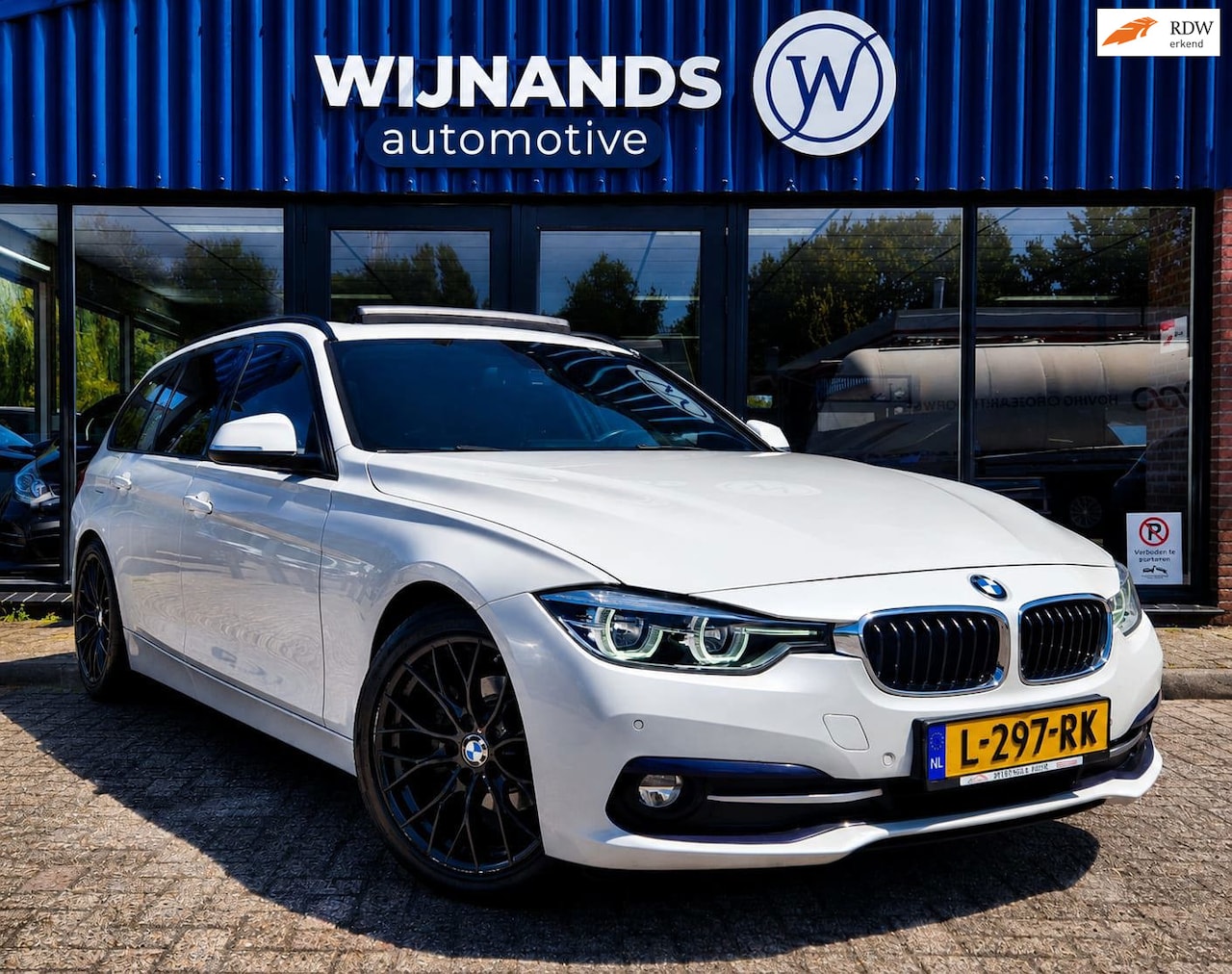 BMW 3-serie - 320i Edition Luxury Line Purity High Executive - AutoWereld.nl