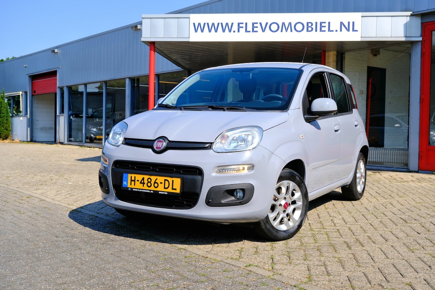 Fiat Panda - 1.2 Lounge 5-drs *24.530km!* Airco|LMV|5-Persoons - AutoWereld.nl