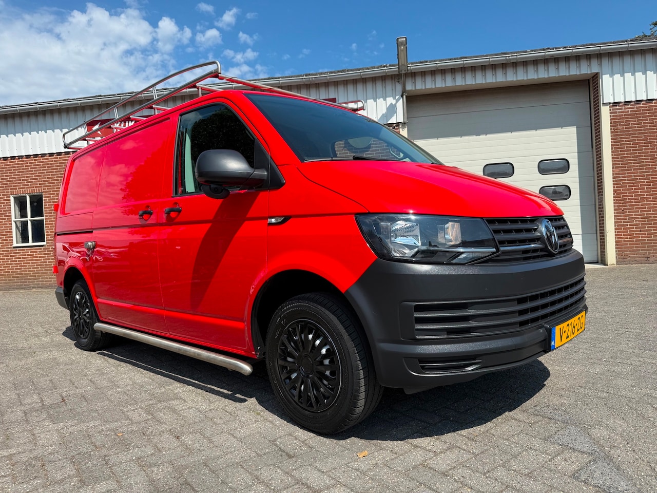 Volkswagen Transporter - 2.0 TDI L1H1 euro 6 2x schuifdeur 3-zits navi carplay imperiaal - AutoWereld.nl