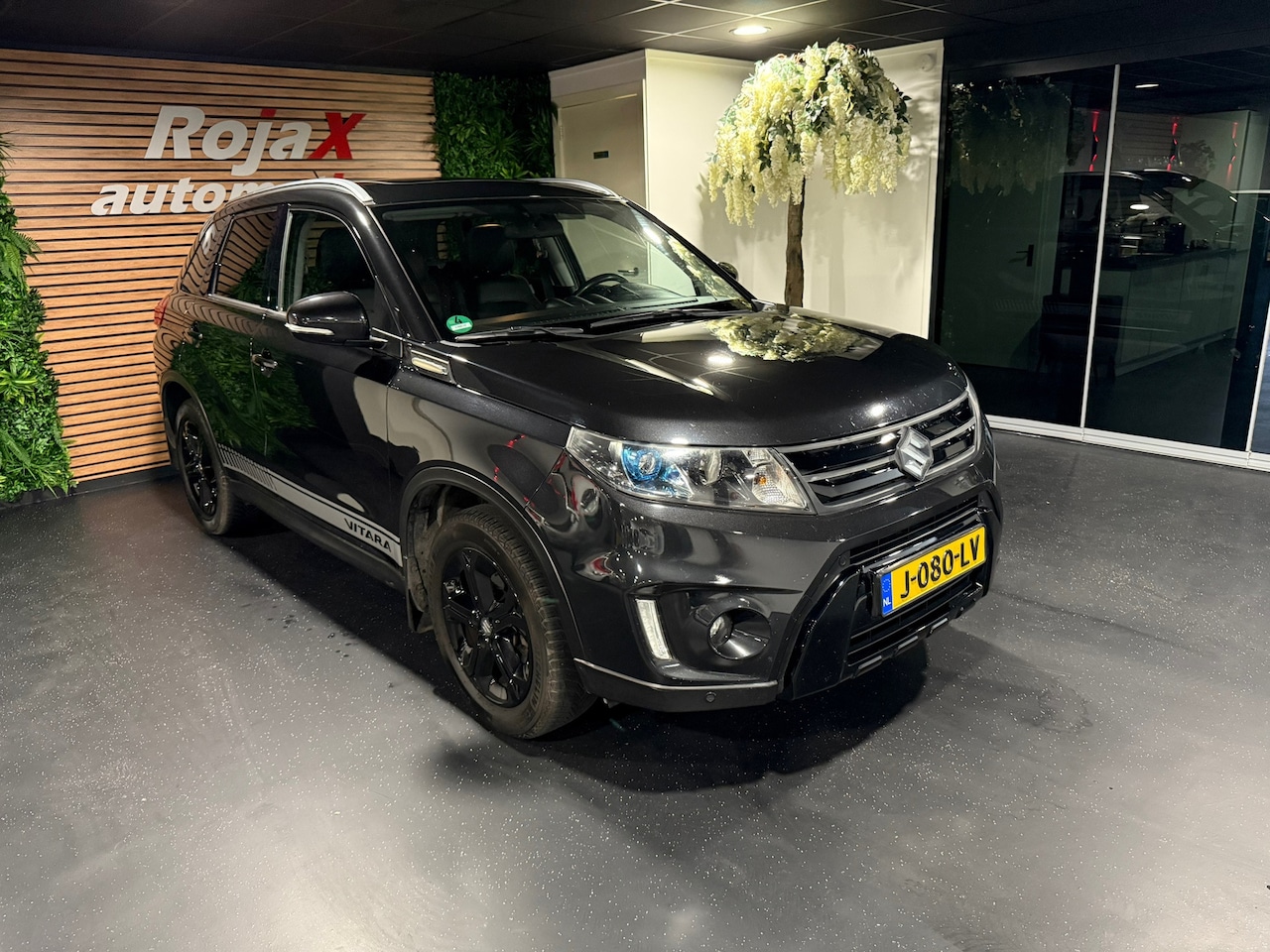 Suzuki Vitara - 1.6 High Executive Allgrip PANO - 4X4 - NAVI - TREKHAAK. - AutoWereld.nl