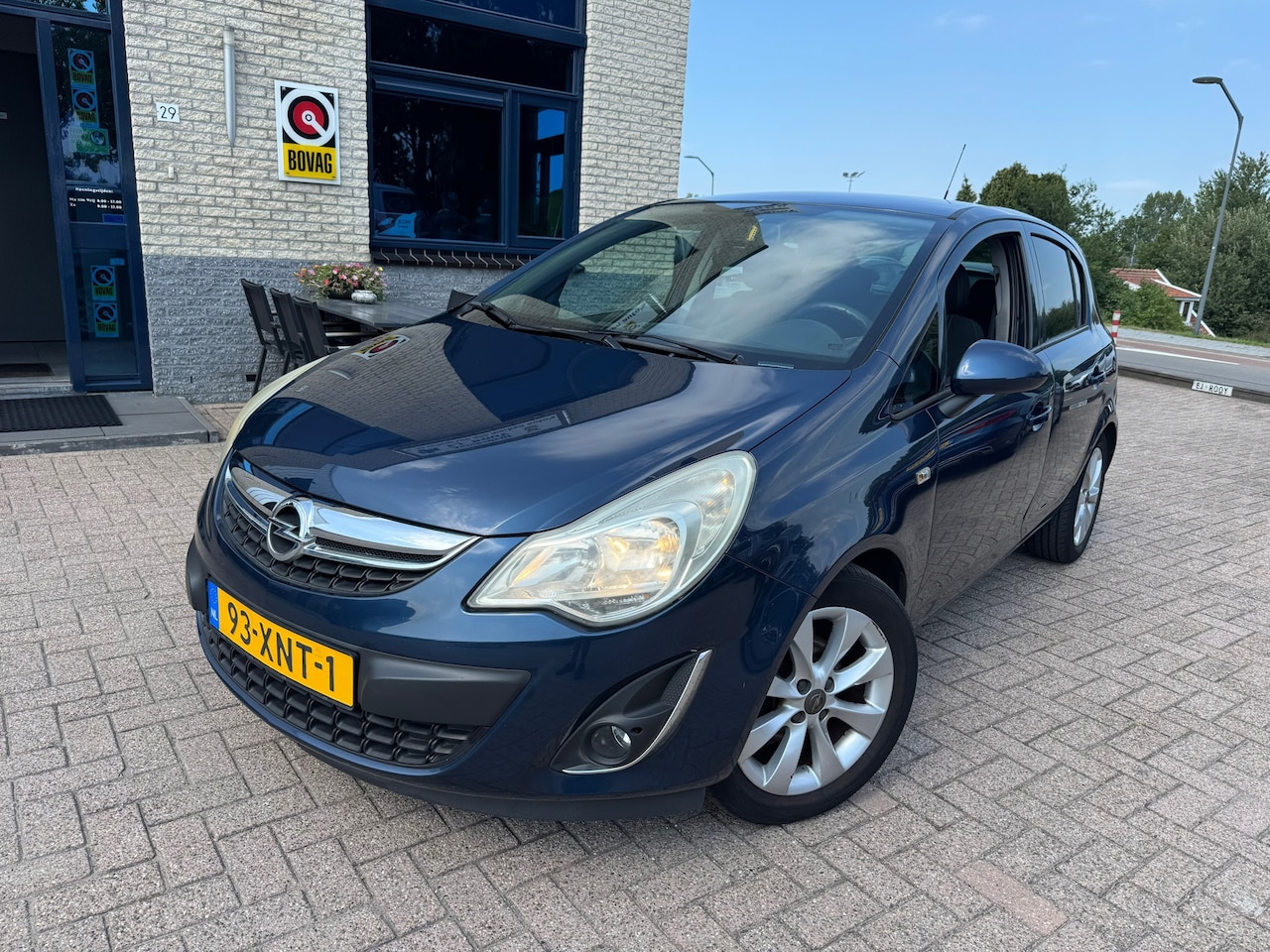 Opel Corsa - 1.4-16V Anniversary Edition- 5deurs- zuinig rijden - AutoWereld.nl