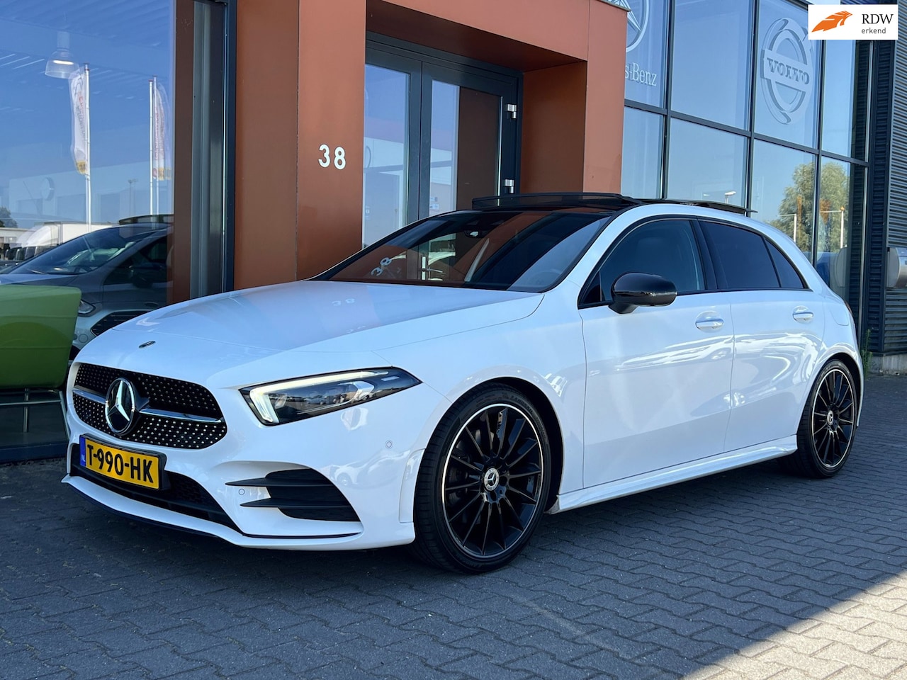 Mercedes-Benz A-klasse - 250 4MATIC AUT|Pano|Memory|Sfeer|LED - AutoWereld.nl