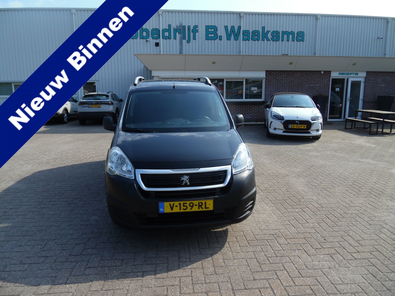 Peugeot Partner - 120 1.6 BlueHDi 100 L1 Premium 3zitter - AutoWereld.nl