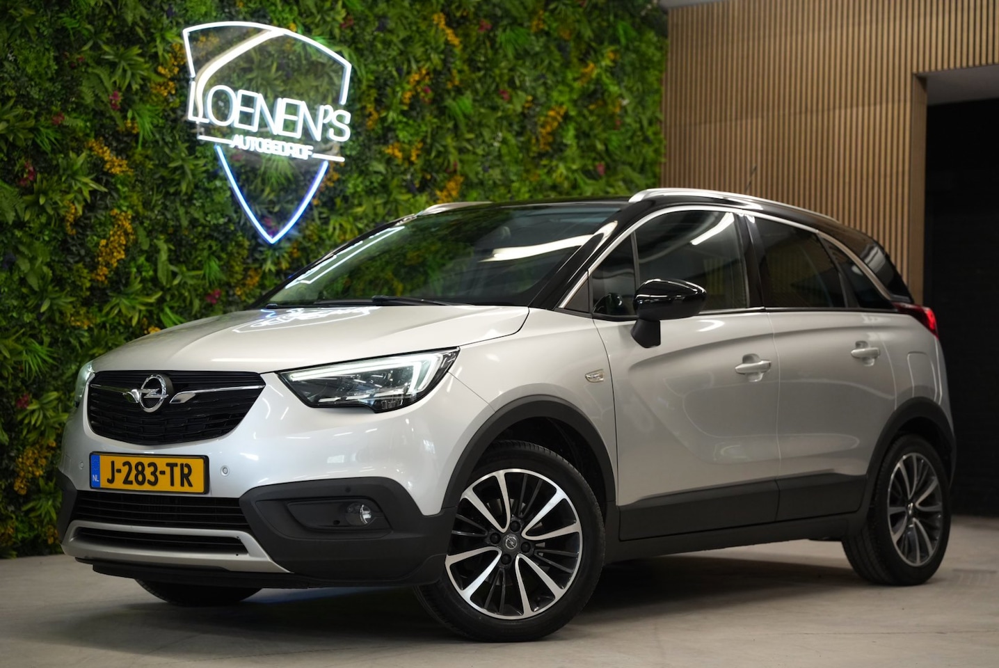 Opel Crossland X - 1.2 Turbo Ultimate / Panorama dak / Trekhaak / Cruise - AutoWereld.nl